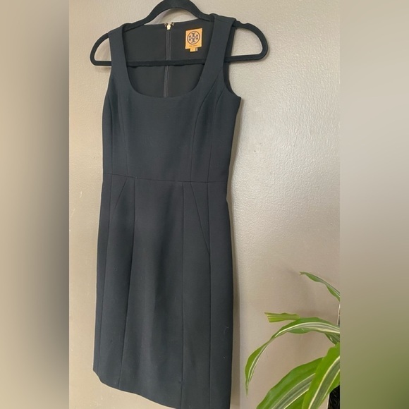 ⭐️HP⭐️ Tory Burch soft wool fitted dress- Xsmall - Picture 4 of 8